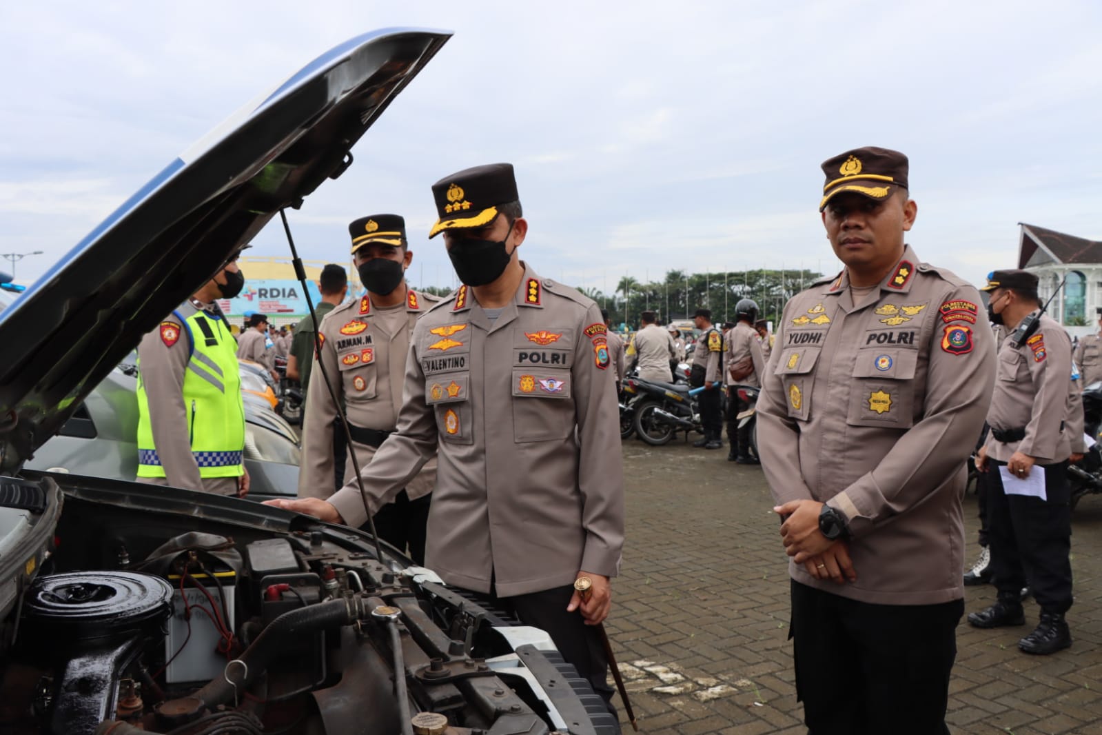 Pastikan Kendaraan Siap Digunakan,  Kapolrestabes Medan Cek Ranmor Dinas Polri