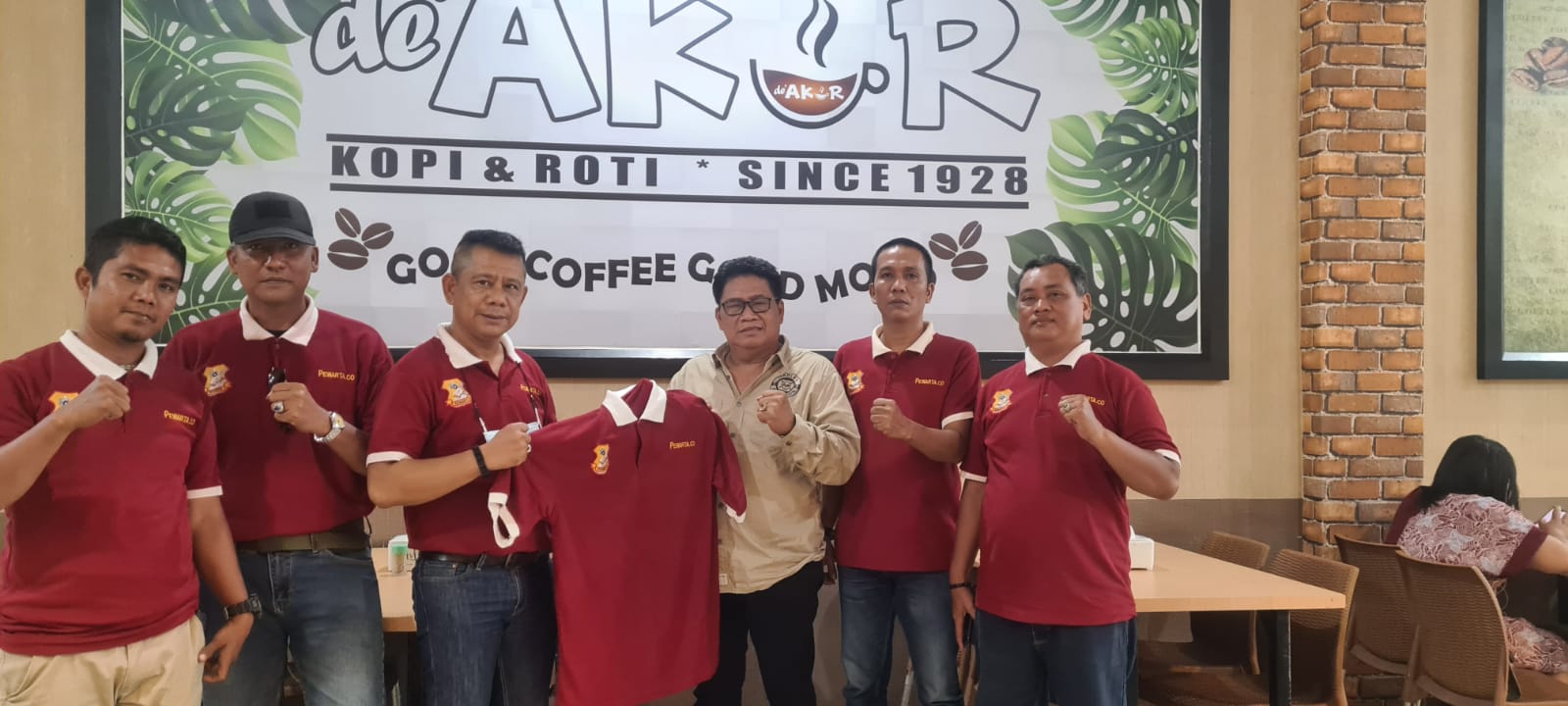 Terima Baju Terbaru Pewarta, Ketua JMSI Sumut Apresisiasi Kepedulian Sosial Ketua Pewarta