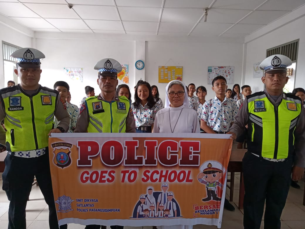 Sambangi Sekolah : Sat Lantas Polres P. Sidempuan Sosialisasikan Budaya Tertib Lalin dan Bahaya Narkoba