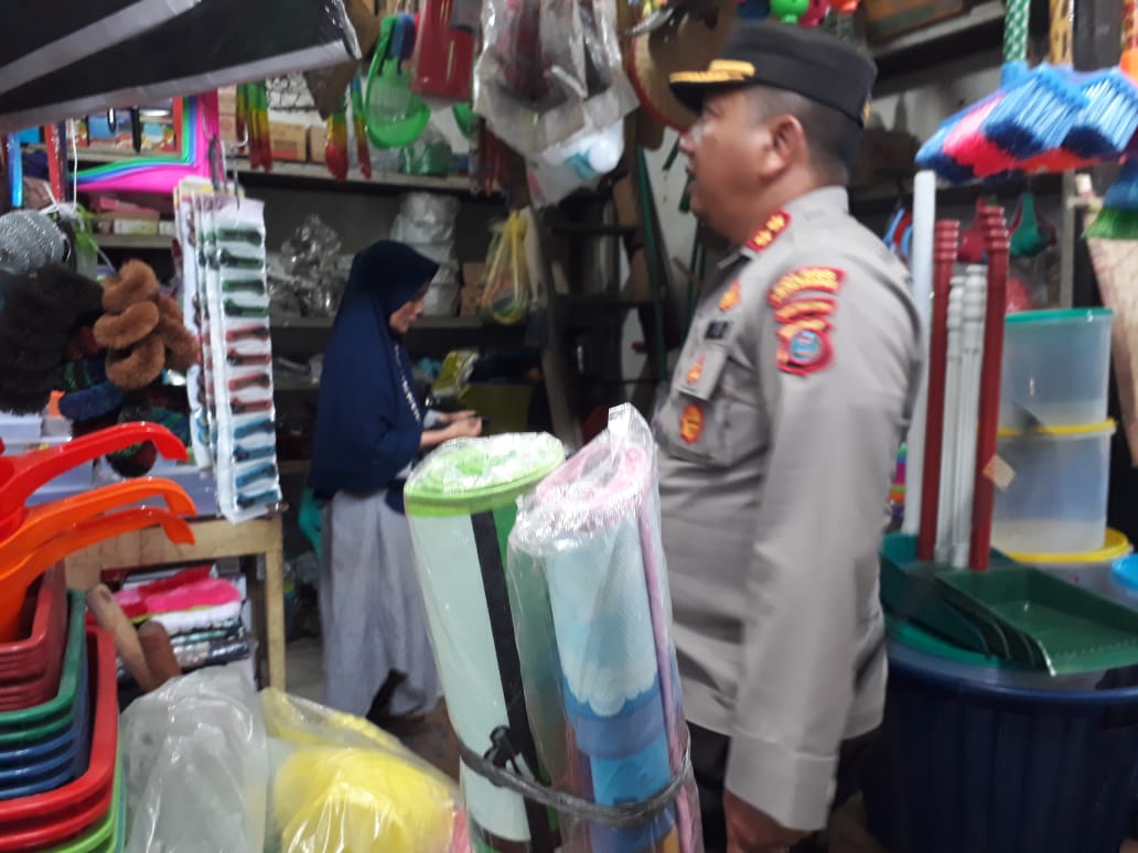 Kapolres P. Sidempuan Lakukan Kunjungan dan Silaturahmi Dengan Pedagang Sembako dan Pecah Belah di Pasar Ucok Kodok