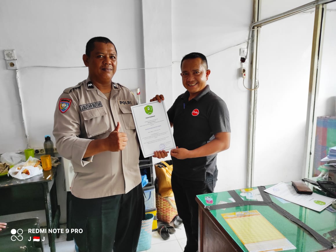 Hasil Kinerja Bhabinkamtibmas : Aipda Jerry Butar butar Mendapat Piagam Dari Kades Huta Padang.