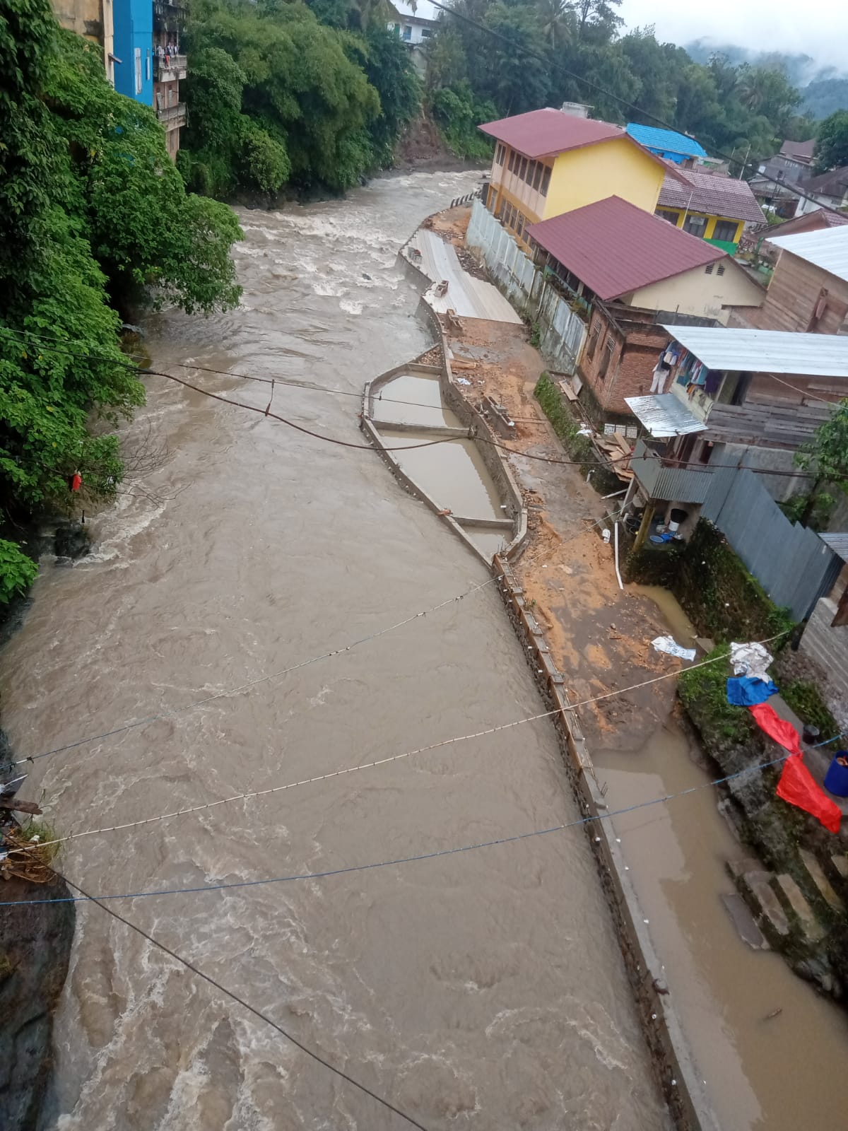 Inilah Kondisi Proyek Kelurahan Kantin Di DAS, DEK Senilai 2,3 M, Kabid Perkim :  Ngaku Belum Ada Pencairan Minta Jangan Ditayangka Ya