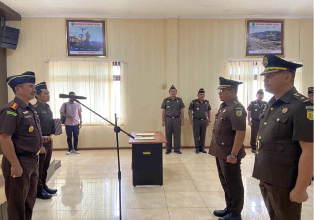 Kajari P. Sidempuan Pimpin Acara Pelantikan dan Pengambilan Sumpah Kasi Pidsus dan Kasubbag Pembinaan