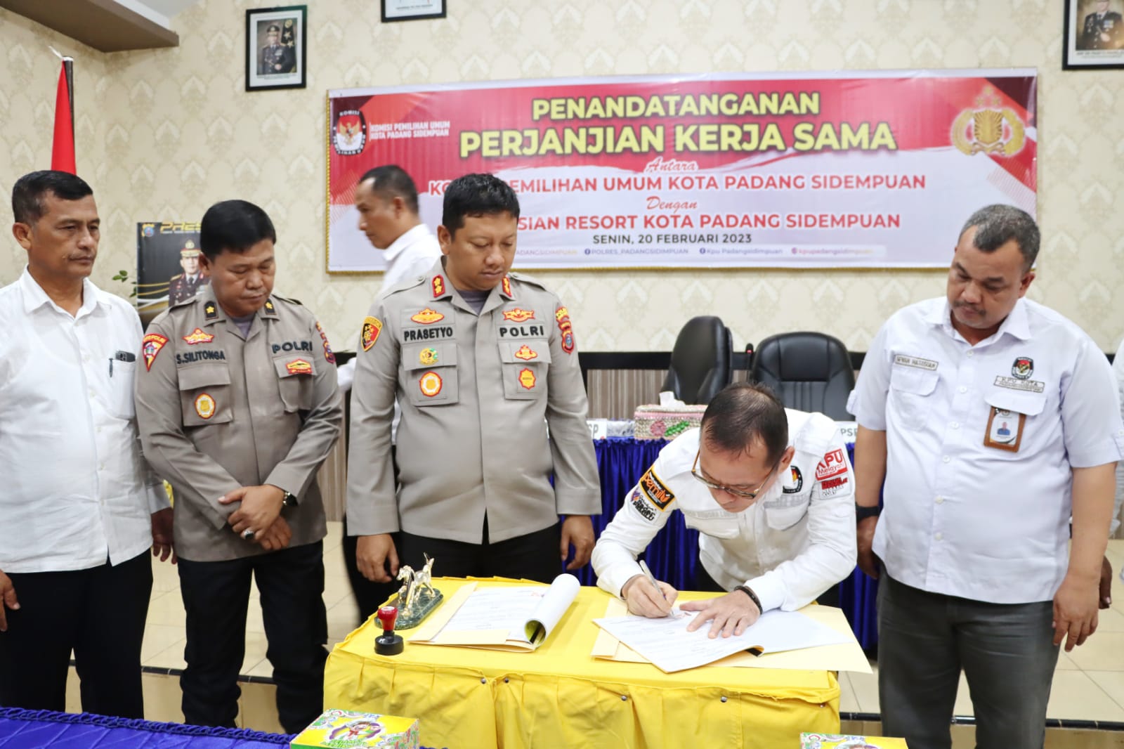Sukseskan Pemilu 2024, Polres P. Sidempuan Bersama KPU Teken MoU Kerjasama