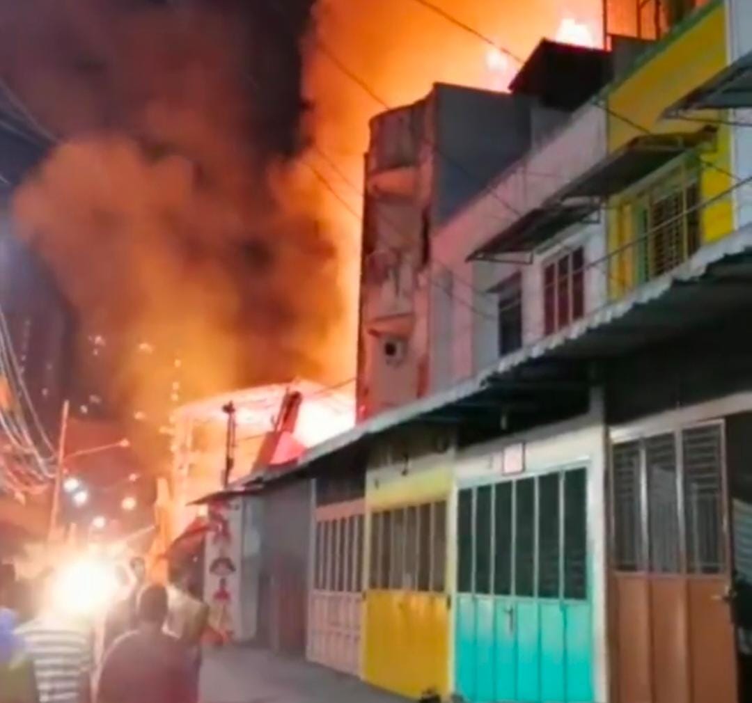 Sebuah Gudang Kosong di Link XII, Gg Tanjung Jln AR Hakim Terbakar