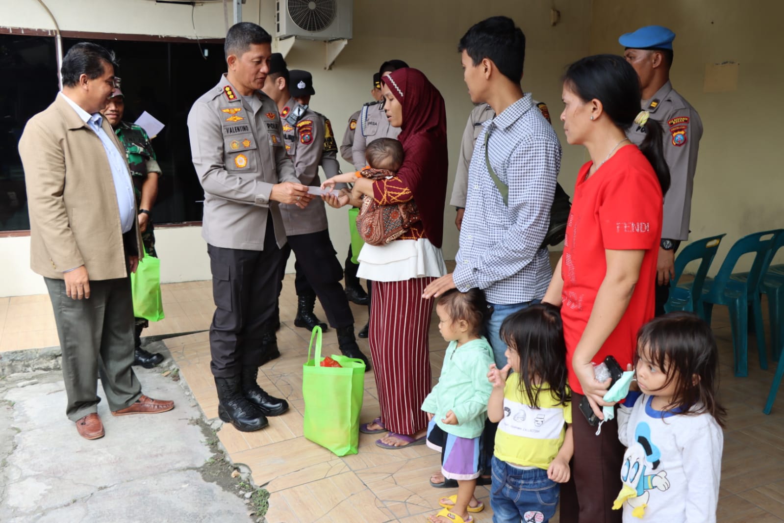 Kunker di Mapolsek Medan Helvetia, Kapolrestabes Medan Bantu Anak Penderita Stunting