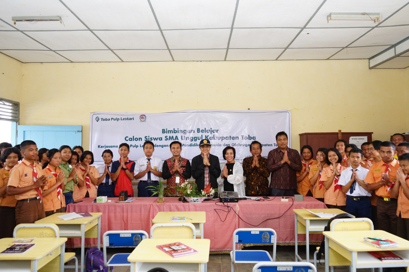 Dukung Persiapan Seleksi SMA Unggul, TPL Laksanakan Bimbingan Belajar SMP di Toba