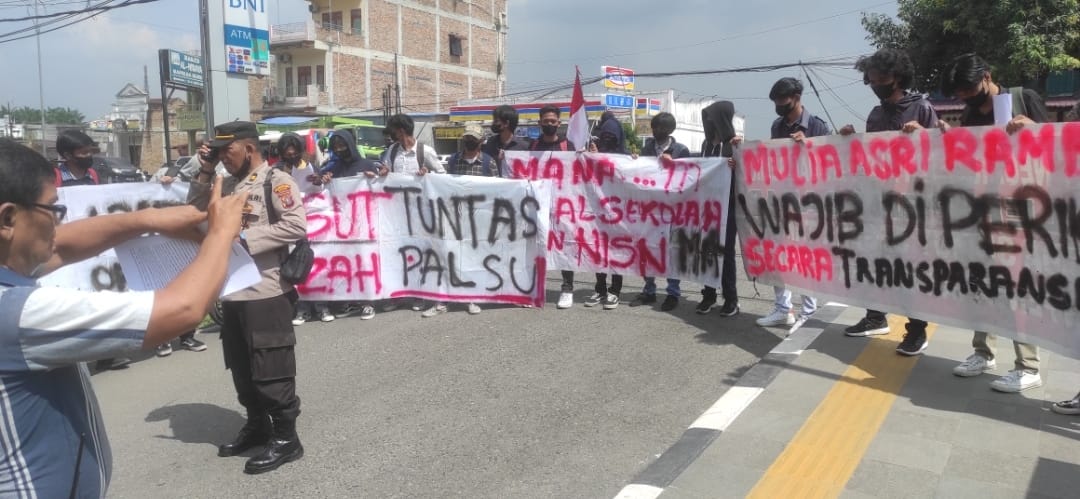 Massa Pelajar Mahasiswa Geruduk Mapolda Sumut, Pertanyakan Proses Dugaan Kasus Penyalahgunaan SKPI