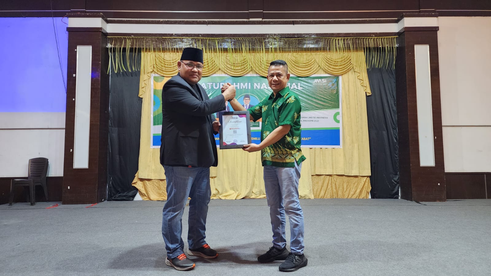 Ketum JMSI Pusat Berikan Sertifikat kepada Media Online pewarta.co, Kabid Humas Polda Sumut : Teruslah Berkarya, Sajikan Berita Sejuk yang Mengedukasi