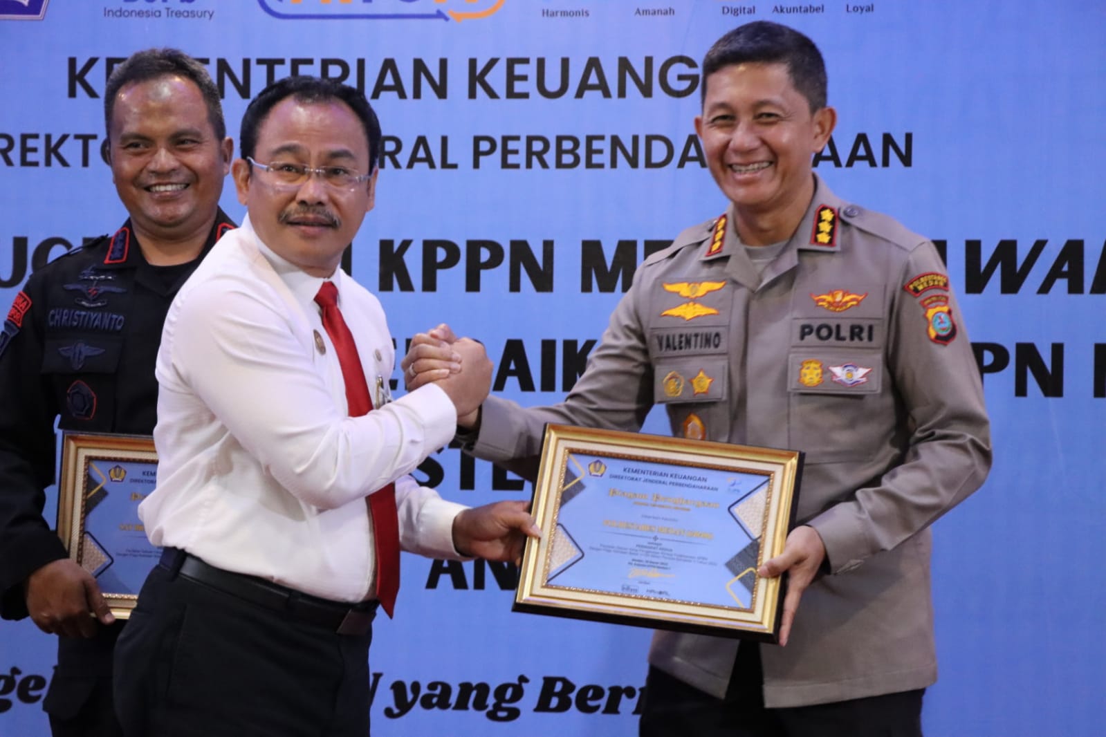 Kapolrestabes Medan Menerima Penganugerahan KPPN Medan Award Semester II 2022