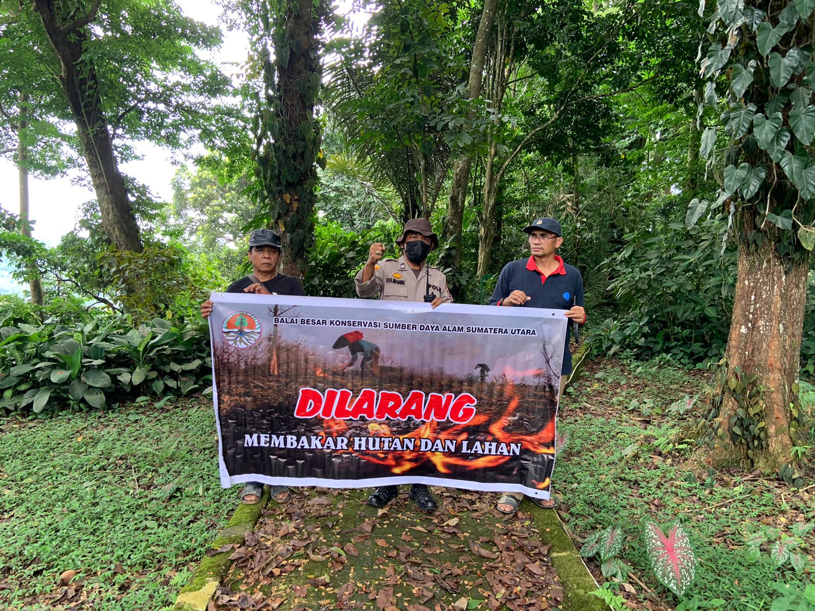 Sambangi Cagar Alam Sibolangit, Bhabinkamtibmas Polsek Pancur Batu Larang Pembakaran Hutan