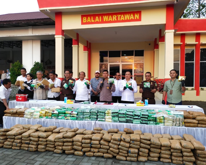 Polda Sumut Amankan 263 Kg Sabu dan 19.760 Butir Ekstasi dari 21 Orang Tersangka