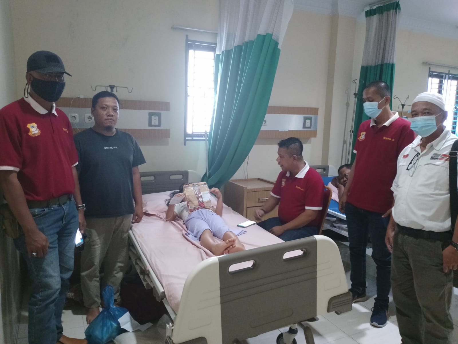 Ketua Pewarta Jenguk Anak Wartawan Sakit DBD di RS Madani dan Santuni Istri Almarhum Iswandi Nasution