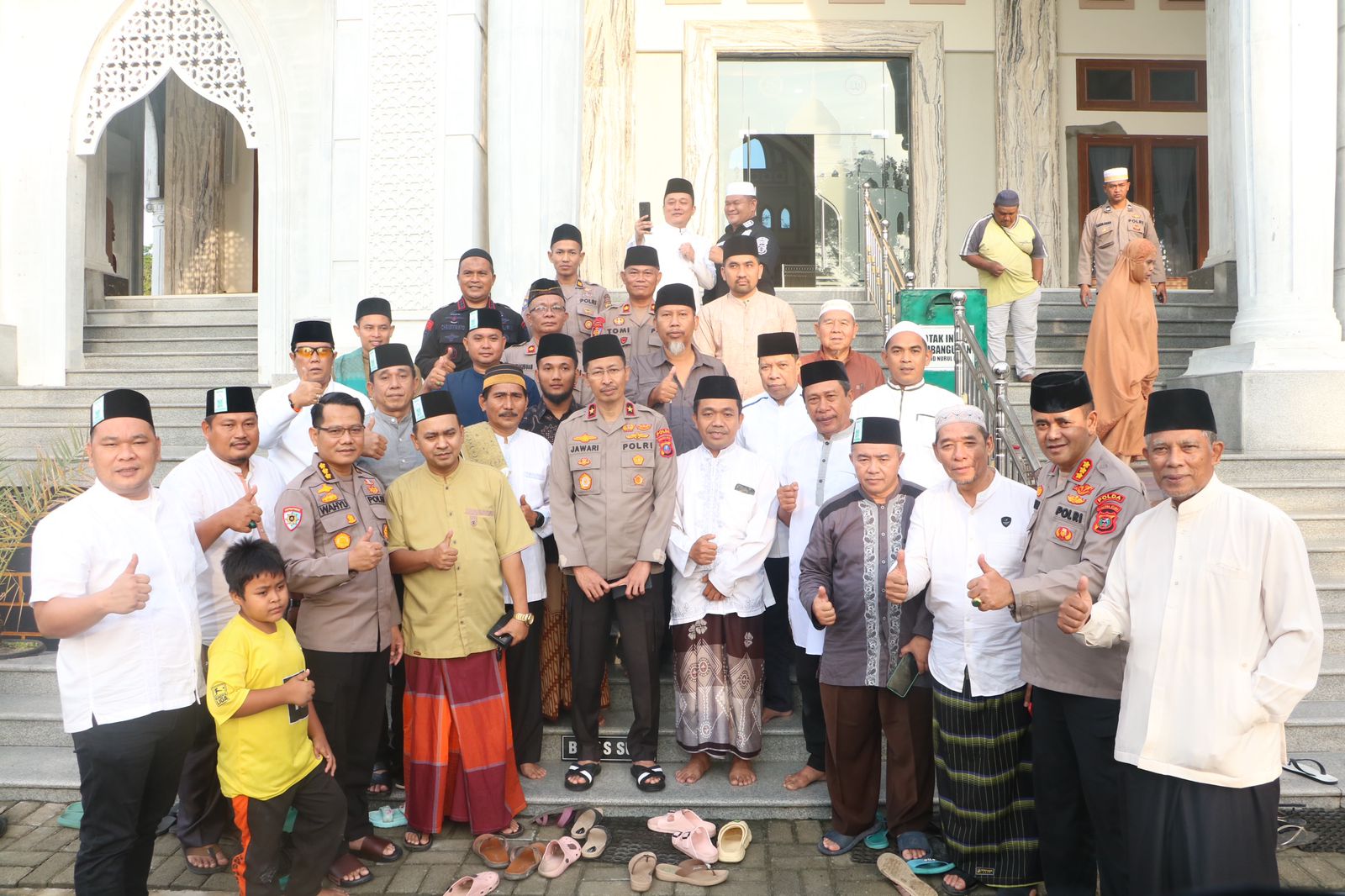 Safari Jumat Berkah di Masjid Nurul Islam Jalan Seksama Medan, Wakapolda Sumut : Masyarakat Mempunyai Tugas Sama Jaga Keamanan  Medan