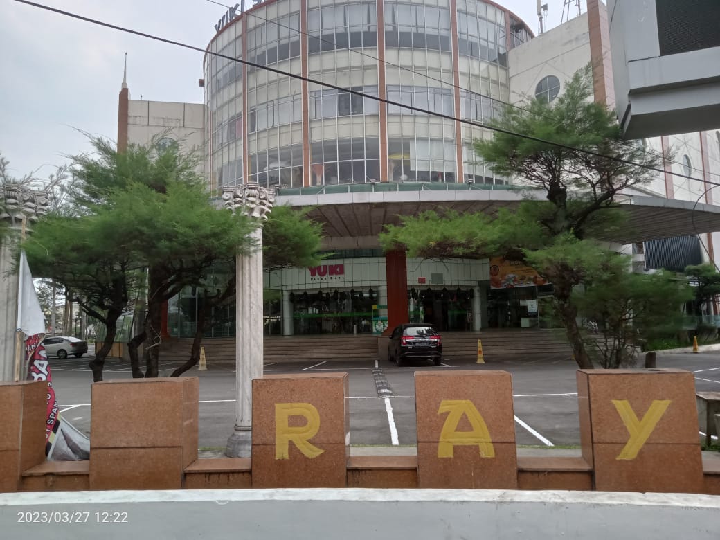 Miris, Karyawan Dipecat Tanpa Pesangon Hingga Ijazah Ditahan