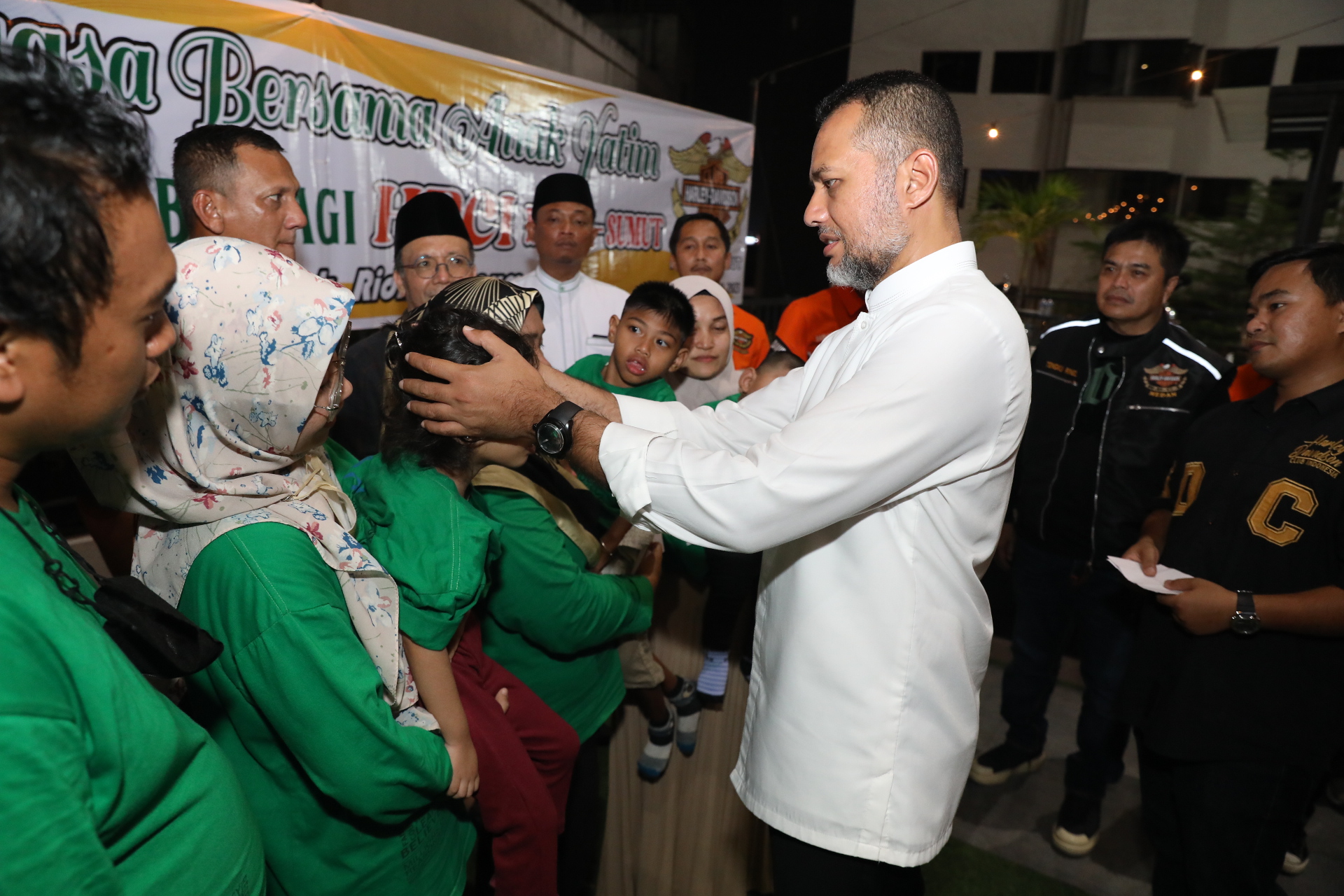 HDCI Ajak Anak Yatim Belanja Baju Lebaran,  Wagub Ijeck Ucapkan Terima Kasih