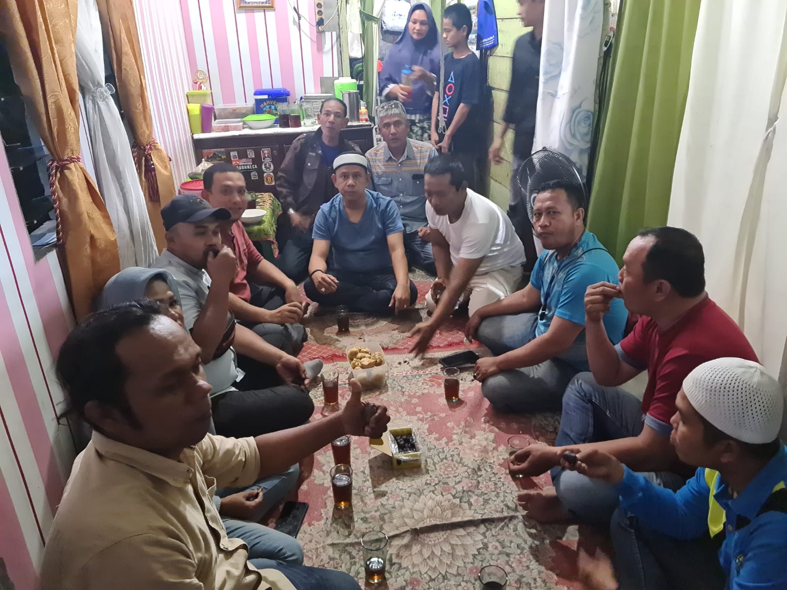Di Kediaman Rijam Kamal Siahaan, Ketua Pewarta Bukber dengan Pengurus dan Anggota