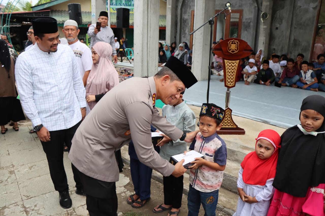 Kapolrestabes Medan Dampingi Walikota Safari Ramadhan di Masjid Nurul Hayat