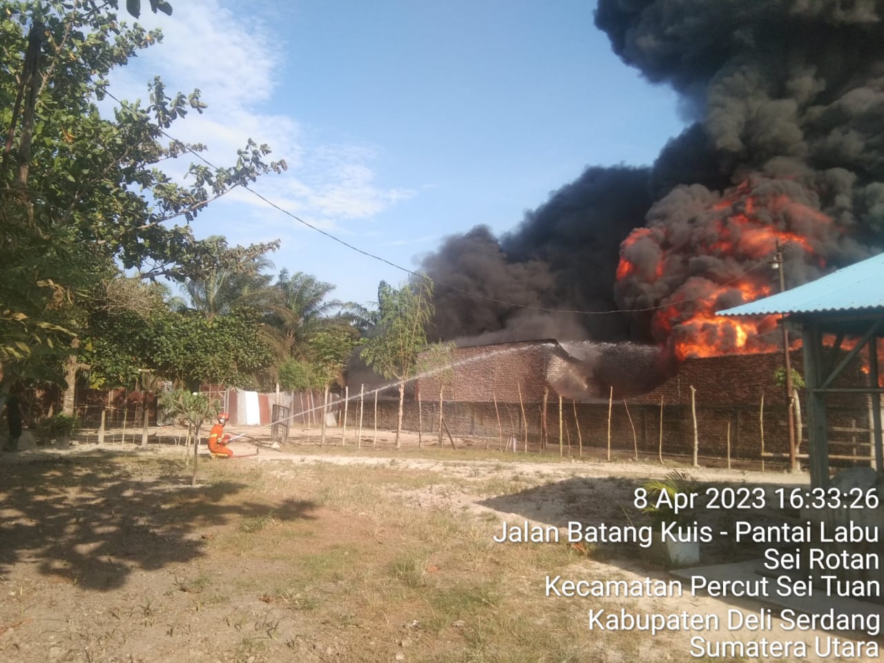 Gudang Penimbunan Minyak Ilegal di Batang Kuis Terbakar, Pemilik Gudang Kabur