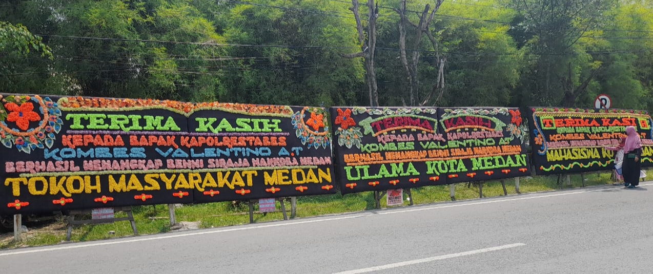 Polrestabes Medan Dibanjiri Karangan Bunga Ucapan Terimakasih Telah Menangkap Raja Narkoba