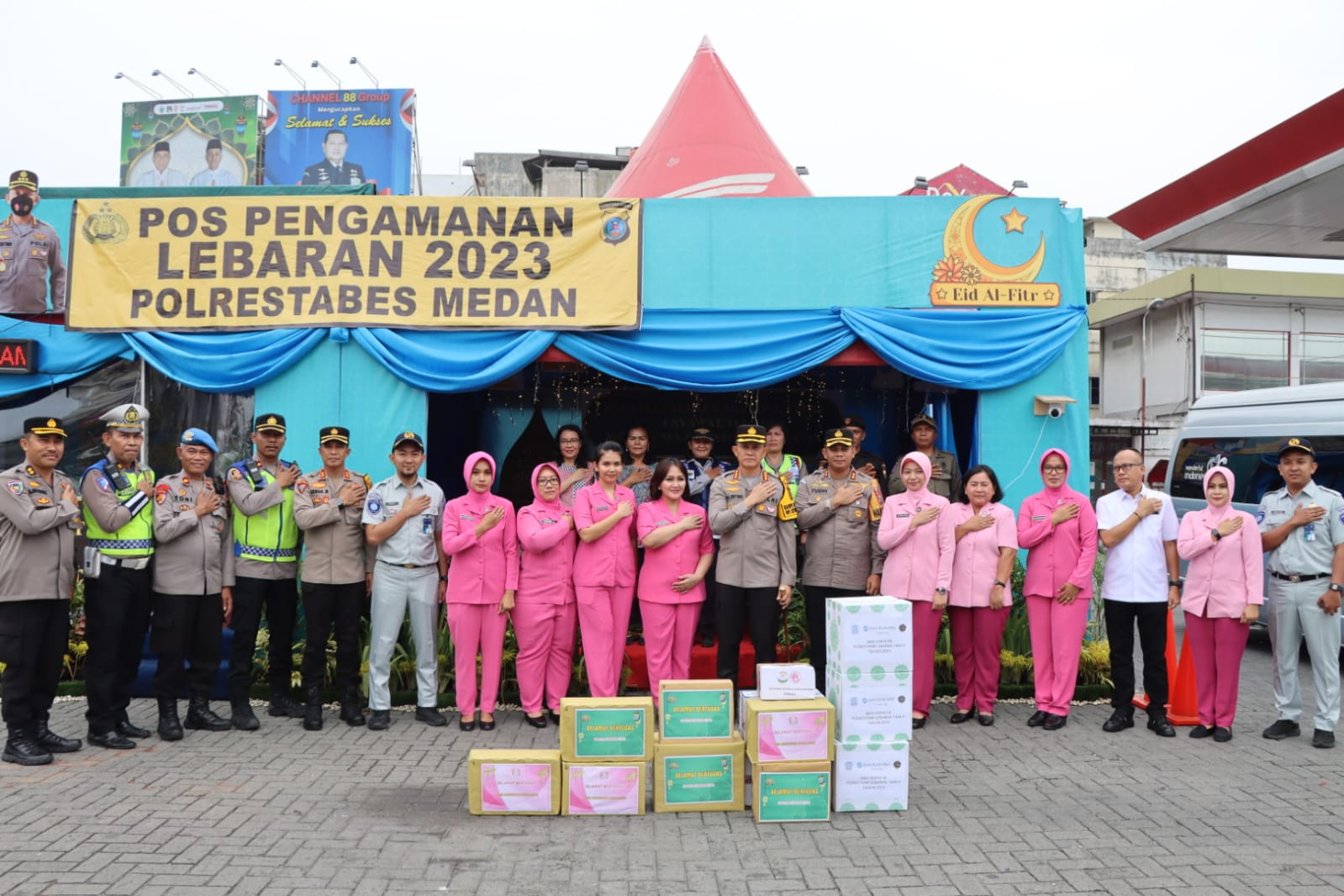 Pastikan Idul Fitri 1444 H Aman dan Kondusif, Kapolrestabes dan Bhayangkari Kota Medan Kunjungi 2 Pospam