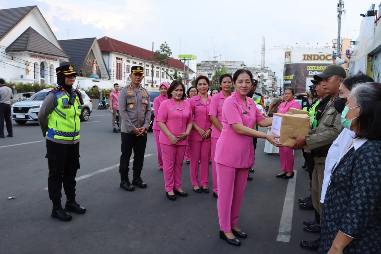 Dampingi Ketua PD Bhayangkari Sumut, Kapolrestabes Medan Kunjungi Pos PAM Sun Plaza