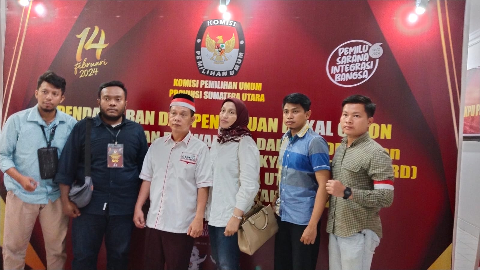 Ikhwaluddin Simatupang Serahkan Berkas Bacalon Anggota DPD RI