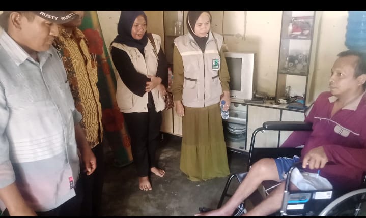 Pembina dan KSJ Sumut Berikan Kursi Roda kepada Martono