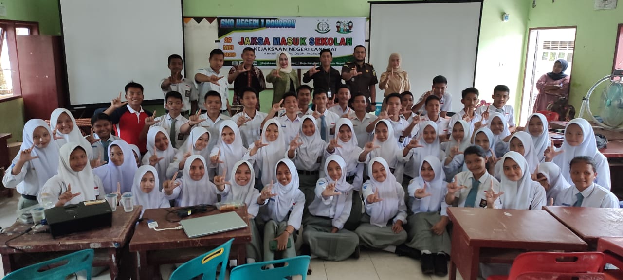 Pihak Kejaksaan Negeri Langkat Kembali Menggiatkan Program Jaksa Masuk Sekolah,  Kali Ini Berlangsung di SMAN I Salapian dan SMAN I Bahorok