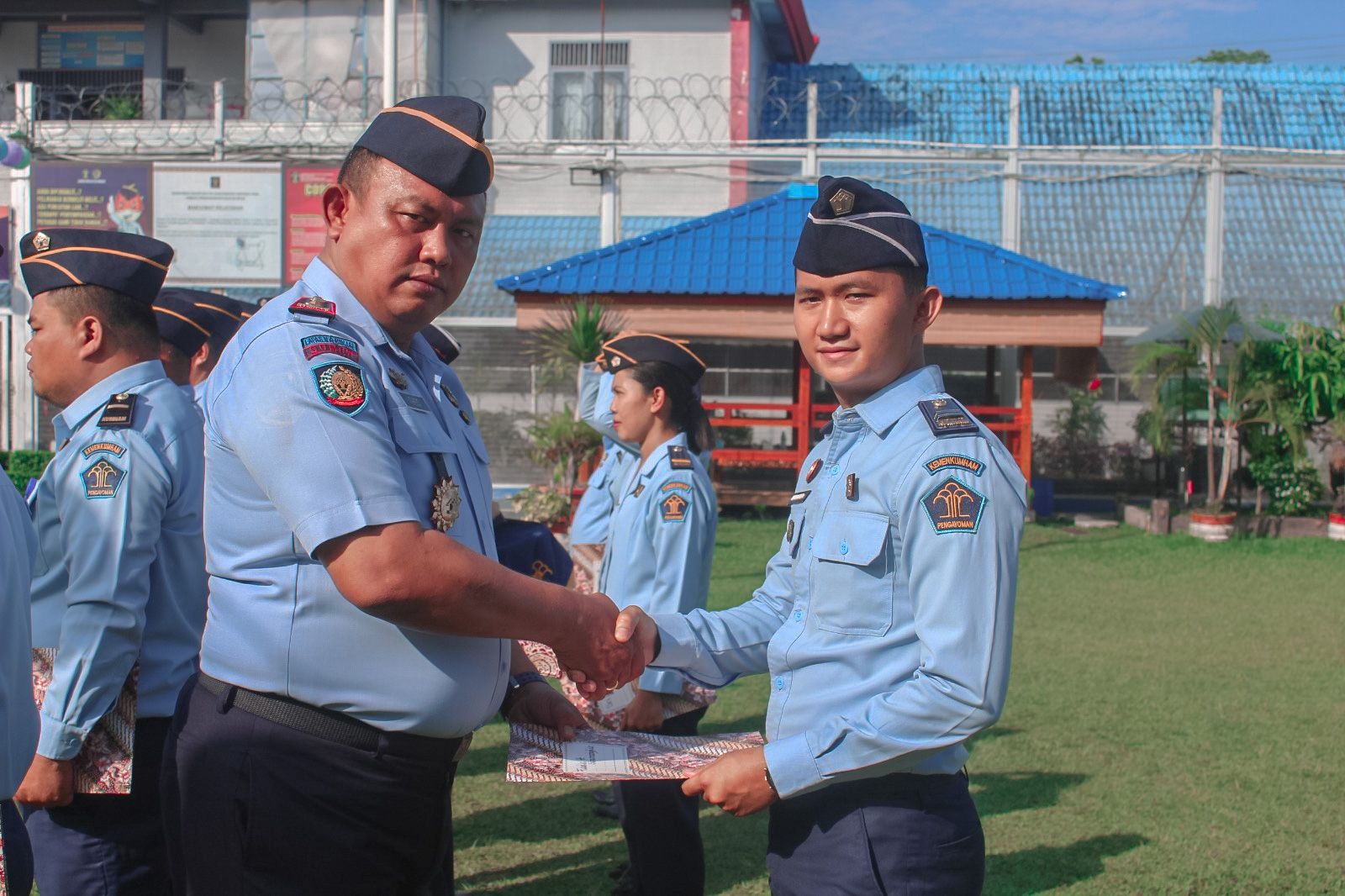 Naik Setingkat Lebih Tinggi, Kalapas Binjai Kanwil Kumham Sumut Sematkan Pangkat 11 Petugas