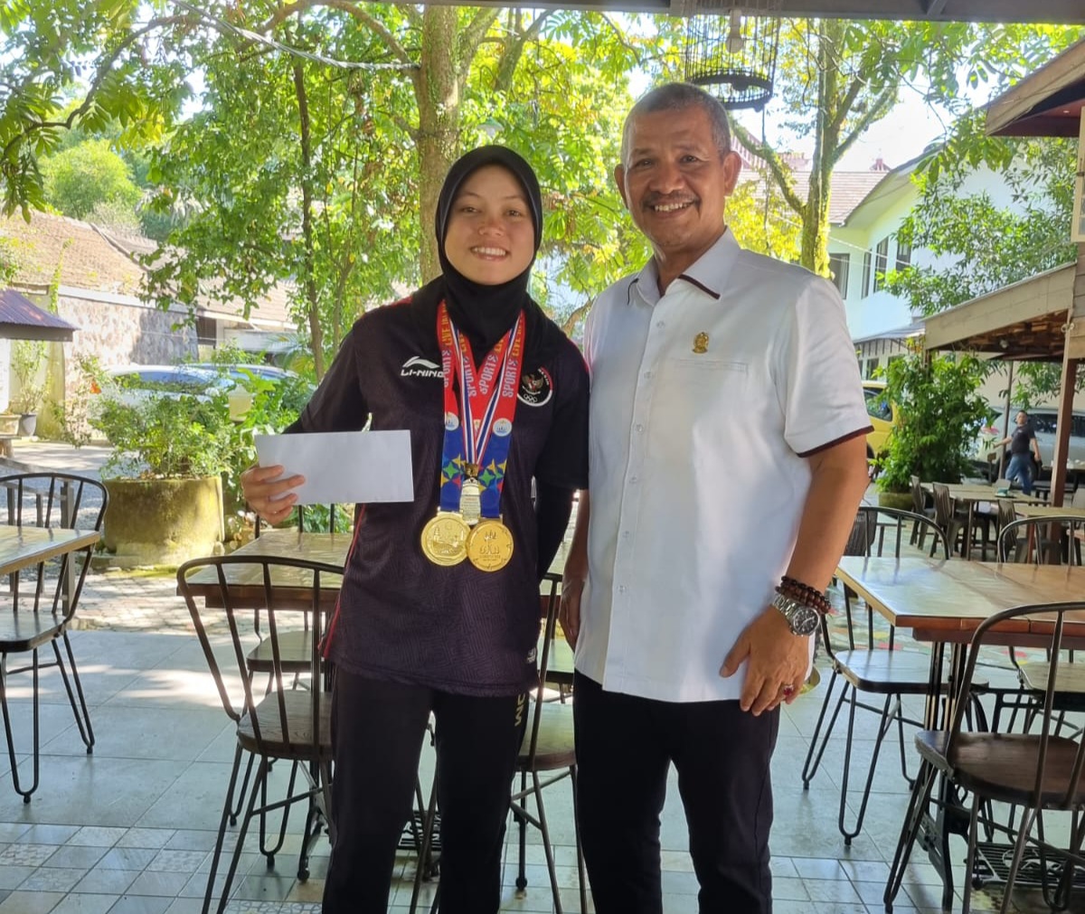 Pembina ICC Dr Sutarto Beri Apresiasi Atlit Berprestasi  Cabang Sepeda SEA Games 2023