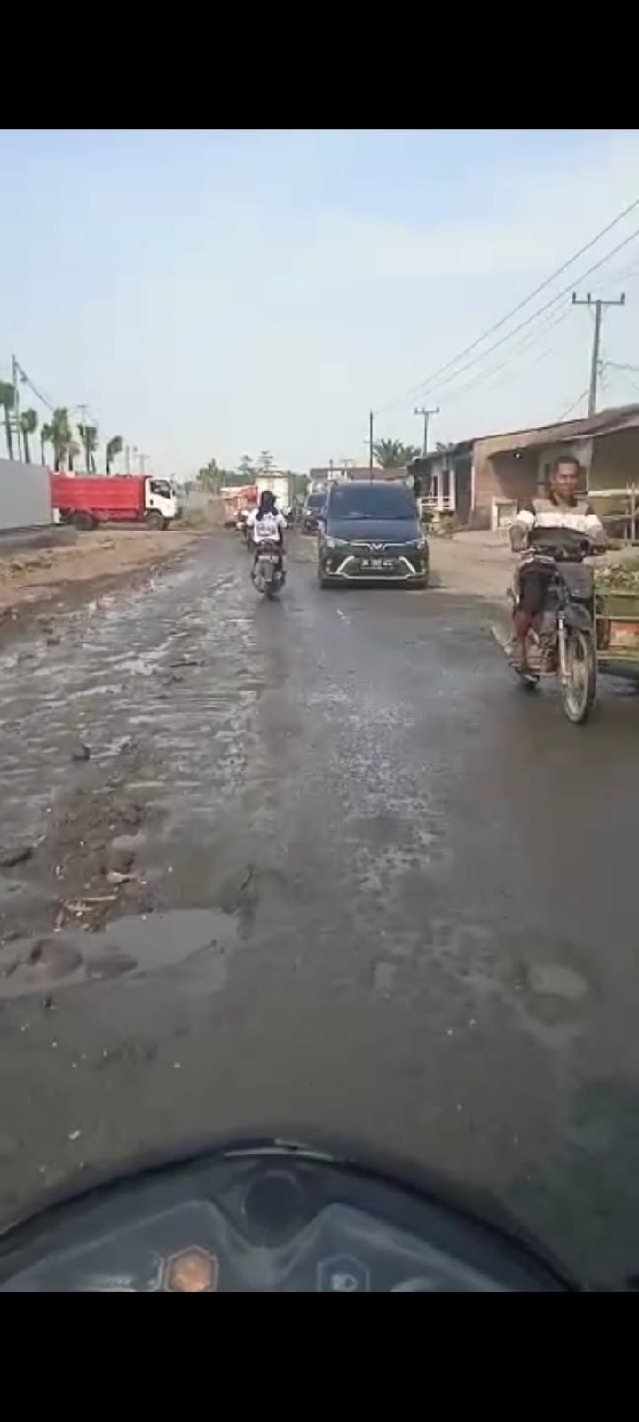 Proyek Perumahan di Jalan Meteorologi Diduga Penyebab Jalan Rusak, Warga Mengeluh