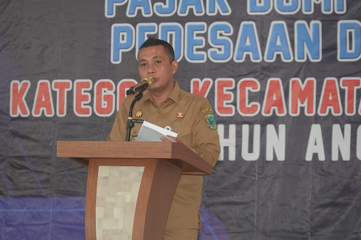 Serahkan Penghargaan PBB P2 Tahun 2023 Kepada Camat dan Desa Terbaik, Ini Himbauan Bupati Paluta Andar Amin Harahap