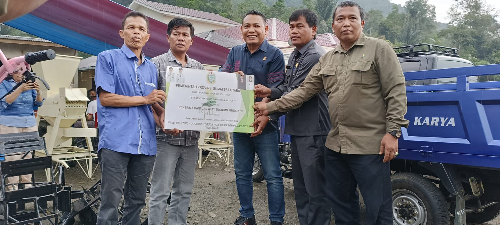 Anggota DPRD Provsu Tangkas Manimpan Bantu LPHD Sejumlah Alsintan