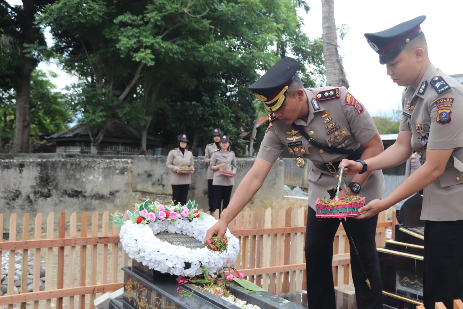 Kapolres AKBP Reza CAS Pimpin Upacara Ziarah dan Tabur Bunga di TPU Banjar Kobun Madina, Rangkaian Sambut HUT Bhayangkara ke 77
