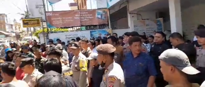 Dana Koperasi 1.59 M Tak di Cairkan BSI Padangsidimpuan,Ratusan Warga Huta Raja Tapsel Minta Haknya