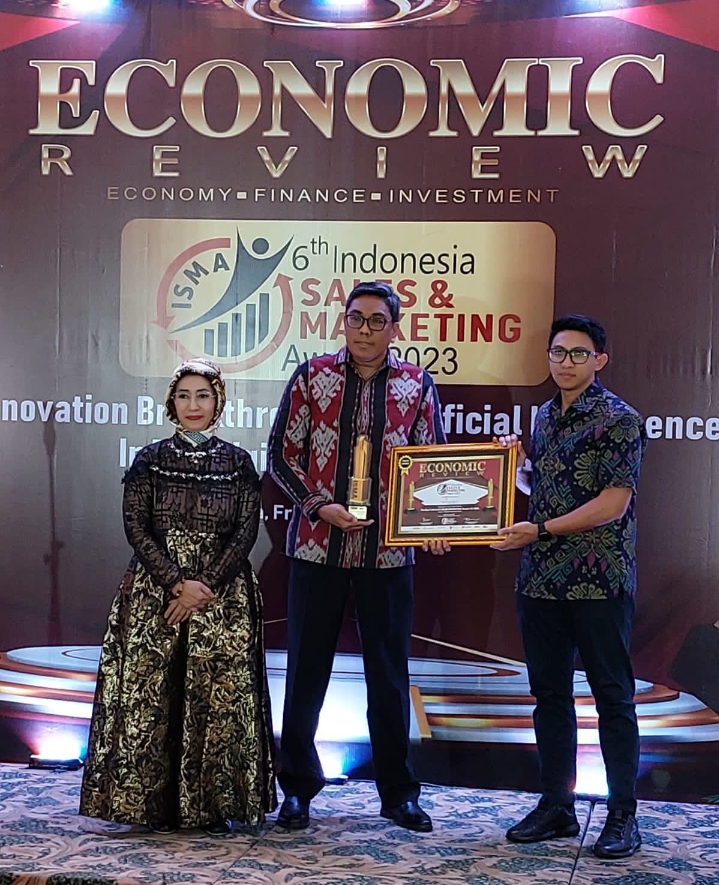 Komitmen Perkuat Strategi Marketing Bisnis, Bank Sumut Raih Penghargaan dari Economic Review