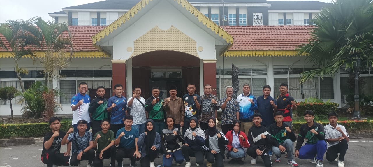 Ketua DPRD Lepas 20 Atlit Karate T. Tinggi Ikuti Kejurda Forki