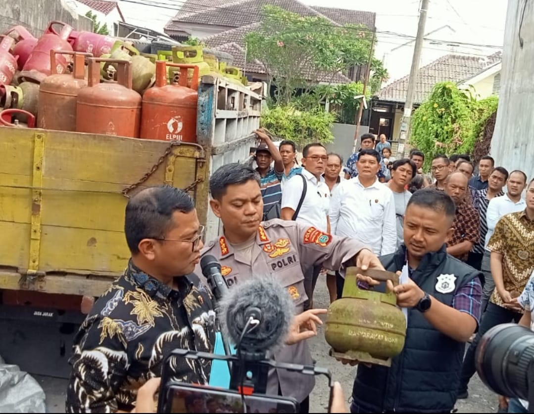 Polisi Gerebek Pangkalan Pengoplosan Gas di Medan Sunggal Tiga Orang Diamankan