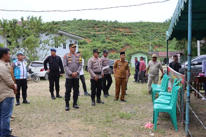 Kapolres Madina Tinjau Pelaksanaan Pilkades Di Kecamatan Ranto Baek dan Lingga Bayu