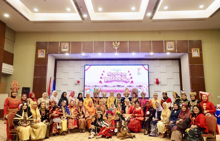Meriahkan HUT ke 78 RI, Rukun Wanita Bank Sumut Gelar Lomba Busana Adat Nusantara