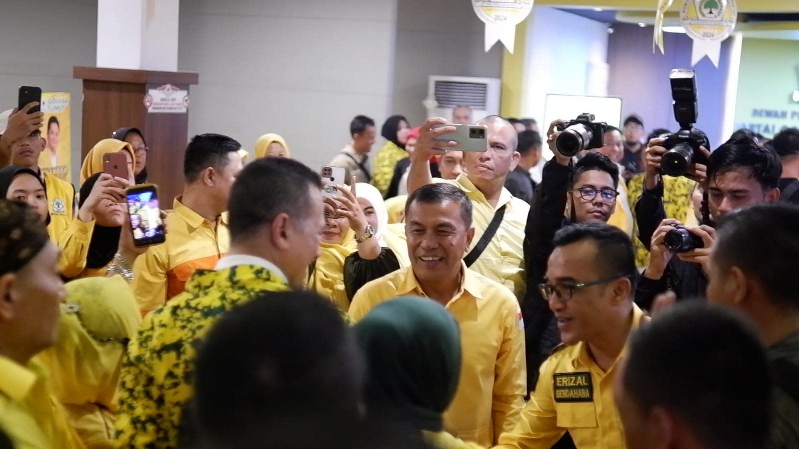 Pengarakan Musa Rajekshah  Disambut Antusias Ribuan Kader di  Kantor  Golkar Sumut,  Erizal, SE, Ijeck Sosok Memiliki kepedulian Di Masyarakat