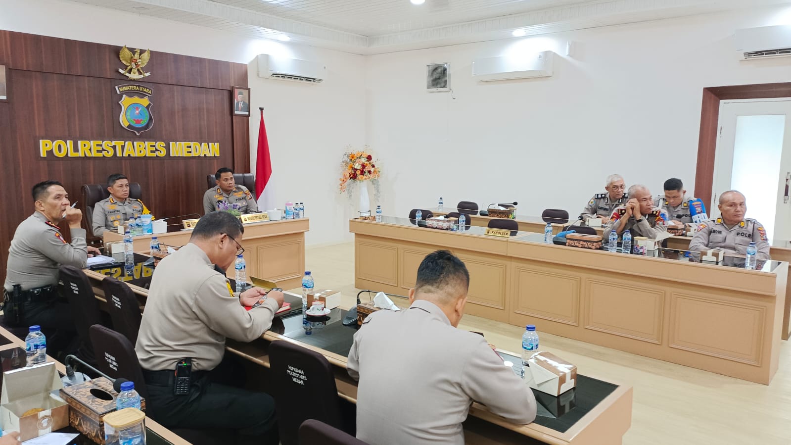 Kapolrestabes Medan Hadiri Pembukaan Rakernis Baharkam Polri T.A 2023 Via Zoom