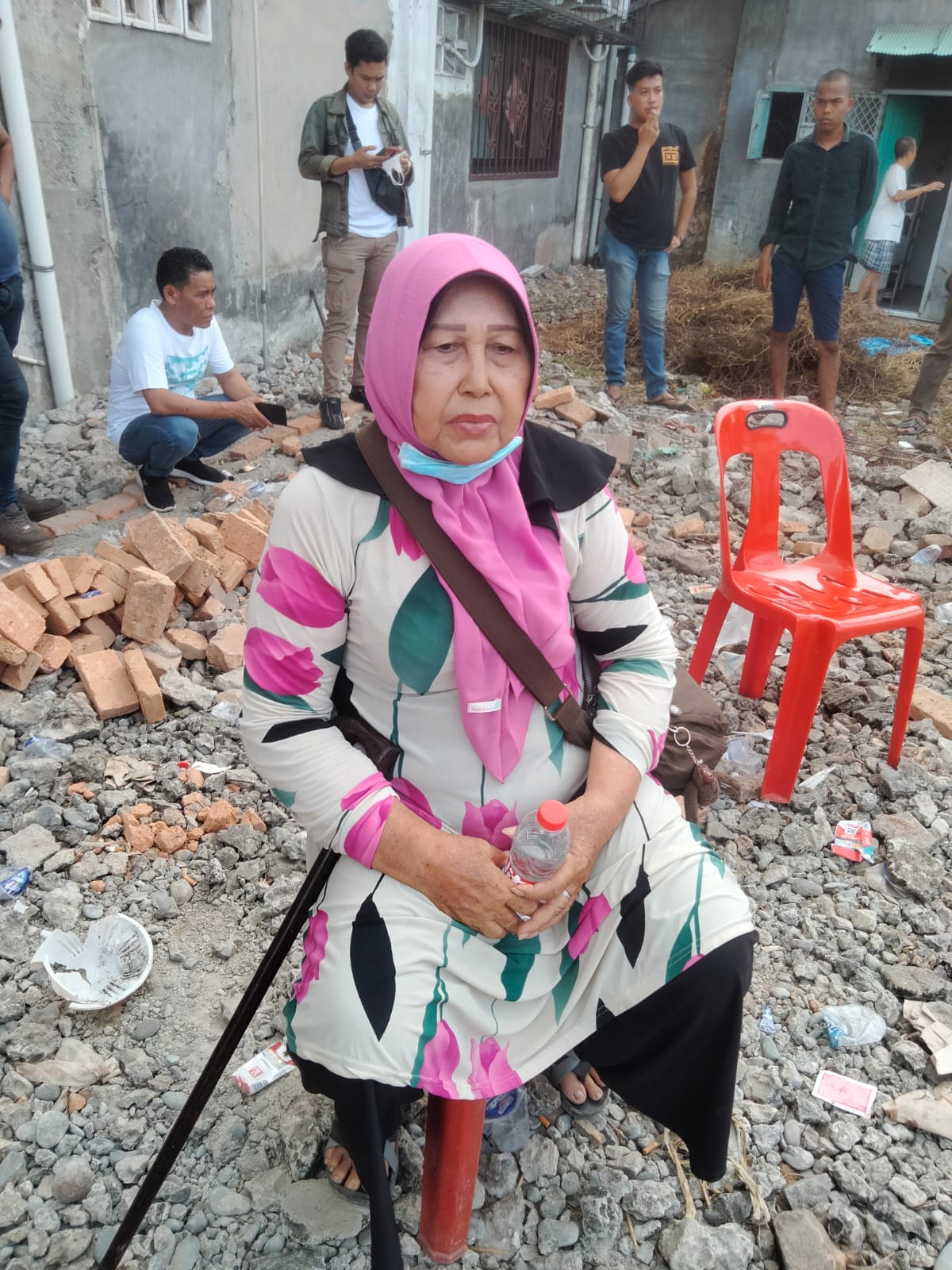 Pagar Rumah Dirobohkan, Hadijah Desak Polrestabes Medan Tangkap Oknum Mafia Tanah