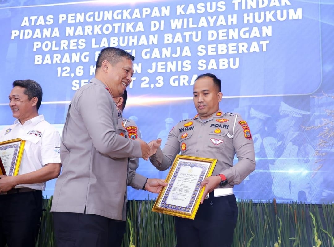 Gagalkan Pengiriman Ganja, Kasat Lantas Labuhanbatu Terima Penghargaan Kapoldasu
