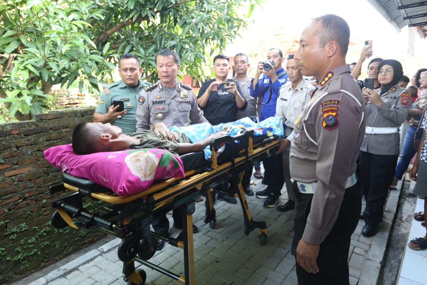 Polda Sumut bawa syadika Korban Tabrak Lari ke RS Bhayangkara Medan