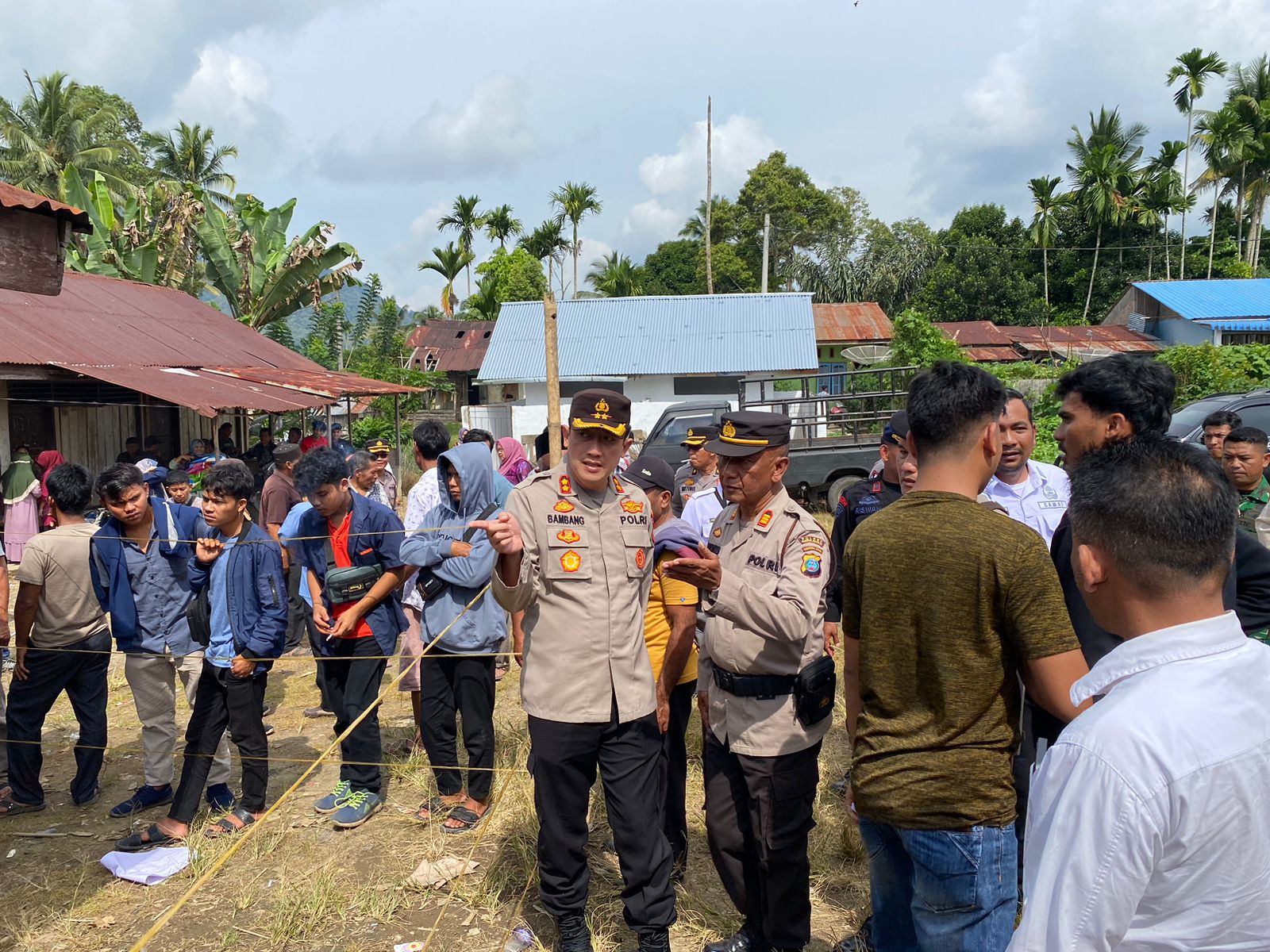 Kapolres Pakpak Bharat Terjun Kelapangan Memantau Perkembangan Situasi Pelaksanaan Pilkades Serentak