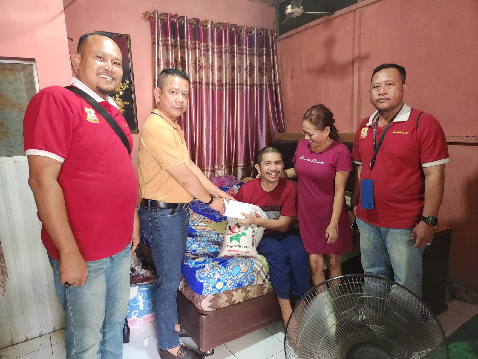 Jumat Barokah, Ketua Pewarta Kembali Jenguk Rusdi Mantan Wartawan Posmetro Sakit Stroke