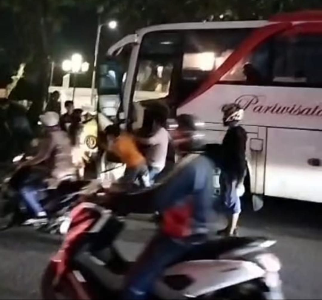 Diduga Kasus Tabrak Lari Bus Pariwisata Nyaris Diamuk Masa di Jln SM Raja Medan