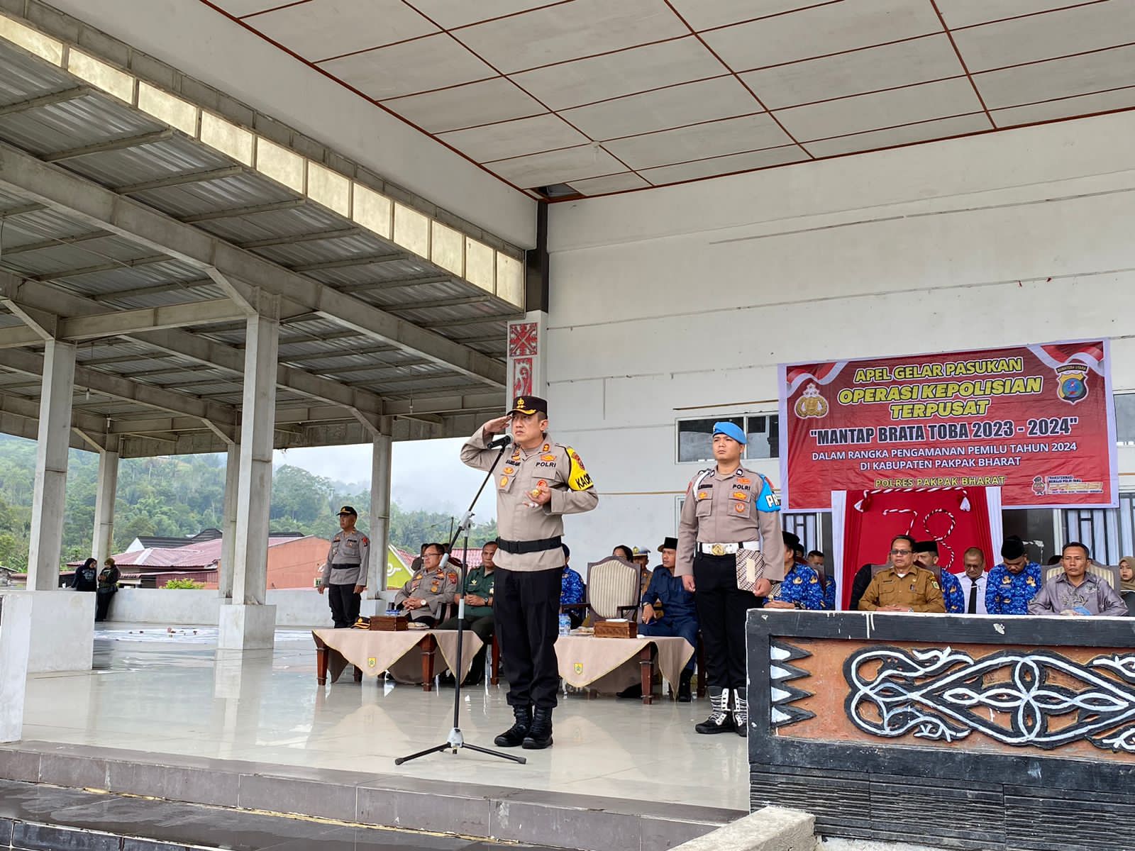 Kapolres Pakpak Bharat Pimpin Upacara Gelar Pasukan OPS Mantap Brata